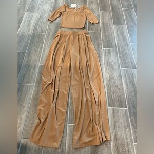 Saints and Hearts 2 piece size small with pockets 92 % polyester 8 % Spandex